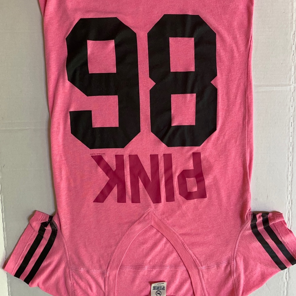 VS PINK TShirt     Beautiful pink colors - Picture 2 of 4
